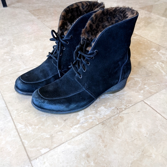 La Canadienne suede boots 9.5 - Picture 6 of 13